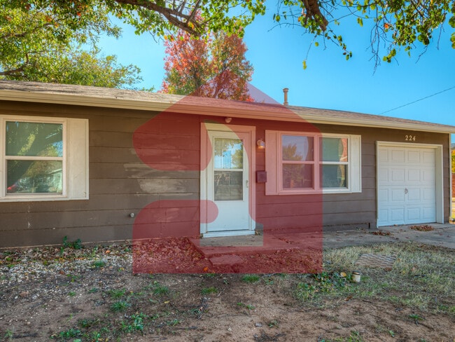 Building Photo - 224 W 5th St