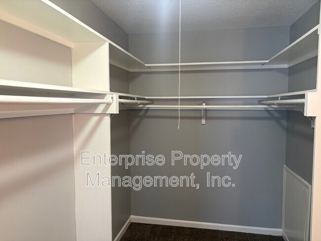 Building Photo - 3877 Camelia Cove