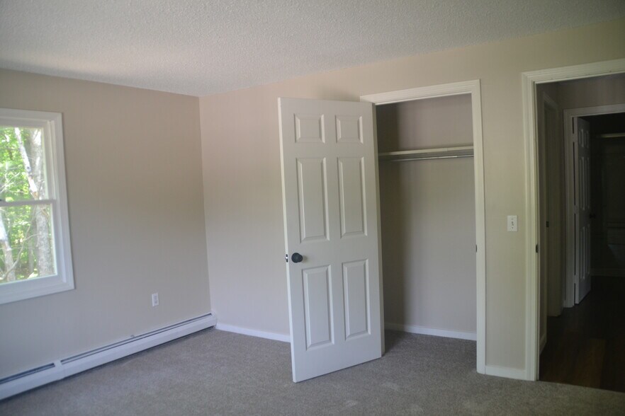 Building Photo - 12 Saint James Pl