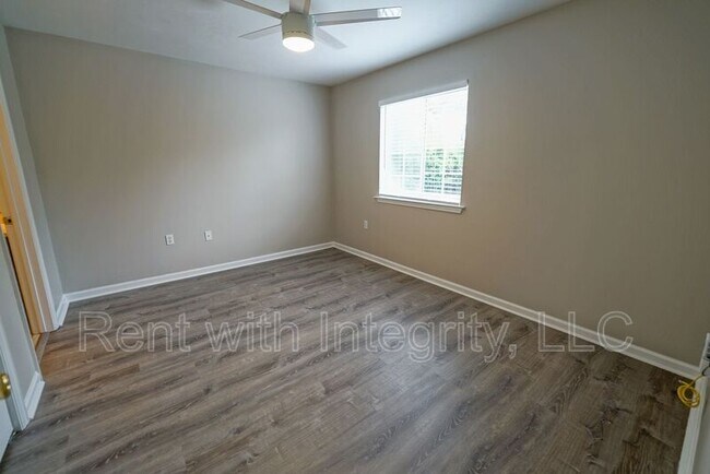 Building Photo - 241 Dixie Dr