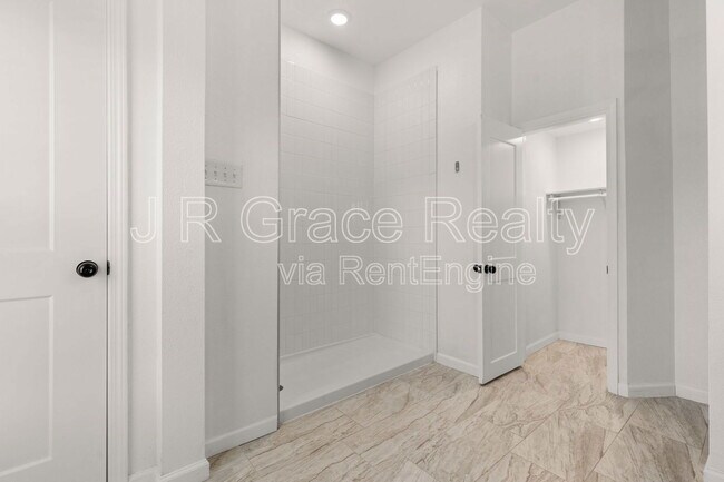 Building Photo - 2317 Maple Ave