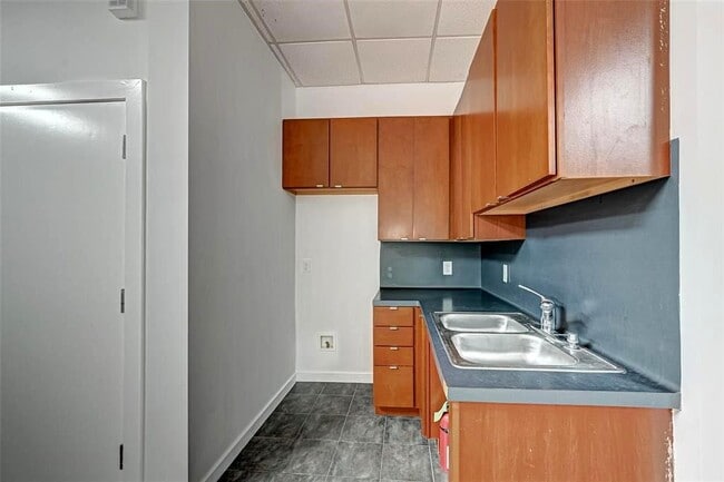 Building Photo - 9788 Clarewood Dr