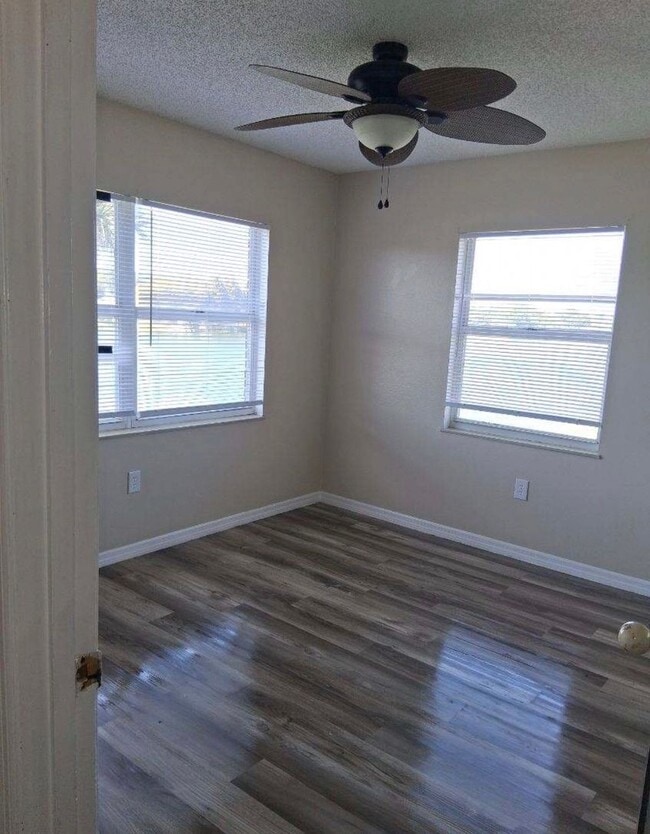 Building Photo - Cozy 2 Bedroom Condo in Central Lakeland!