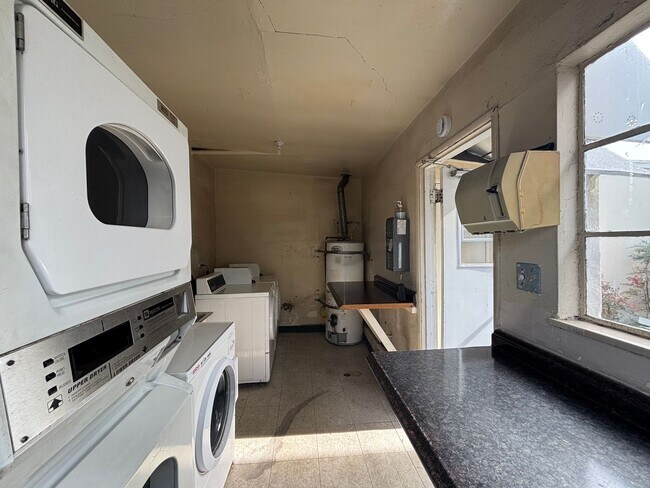 Building Photo - Chevy Chase, 719-729