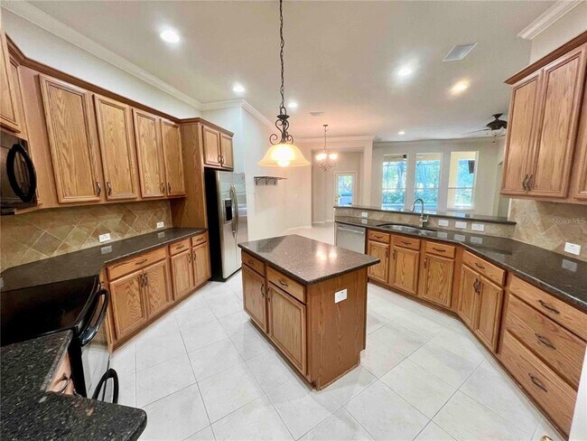 Building Photo - 7450 Ambleside Dr