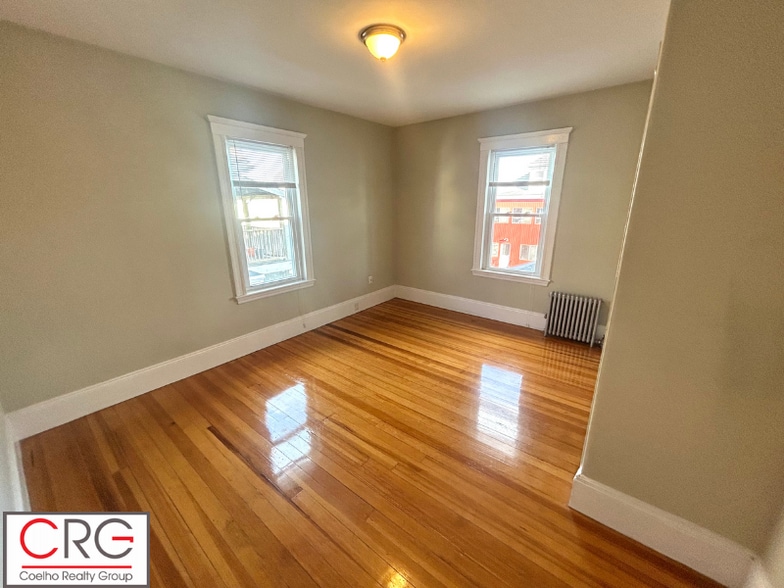 Building Photo - 18 Wellington Rd