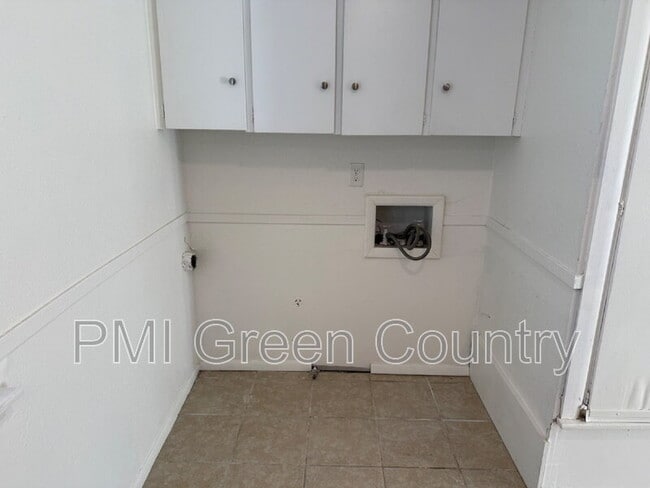 Building Photo - 1412 S 73rd E Ave