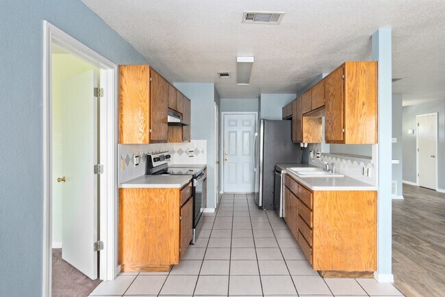 Building Photo - 4501 Embers Dr