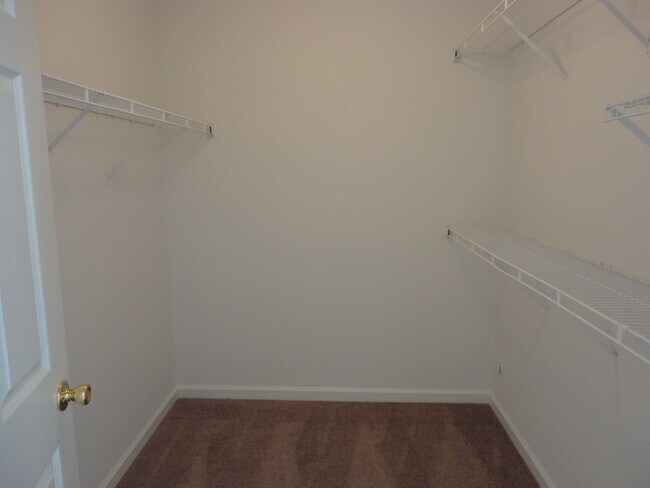 Building Photo - 4765 Beaver Rd