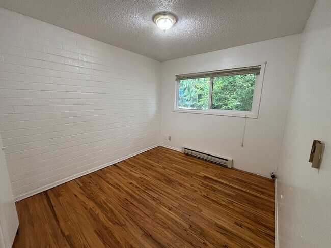 Building Photo - 802 N 20th Ave