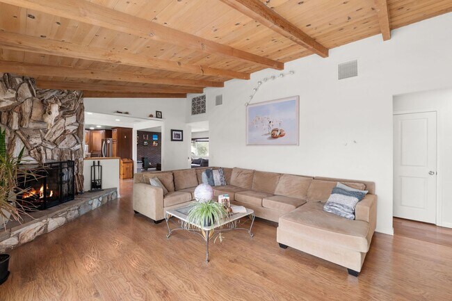 Building Photo - Beautiful 3 Bedroom Home in Norco