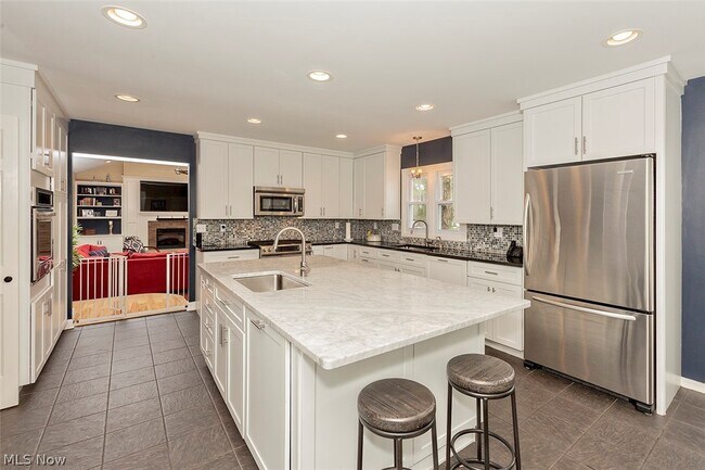 Building Photo - 26055 Hurlingham Rd