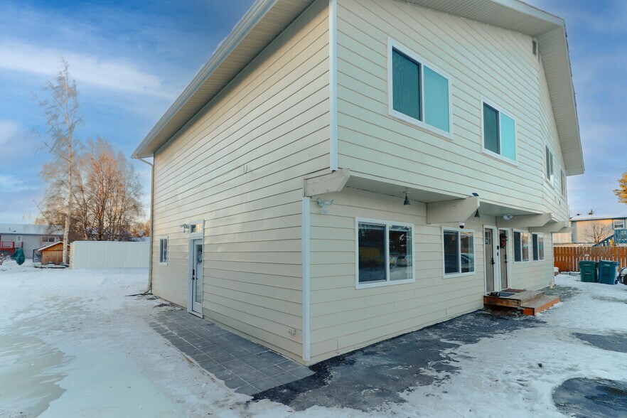 Building Photo - 8202 Mentra St