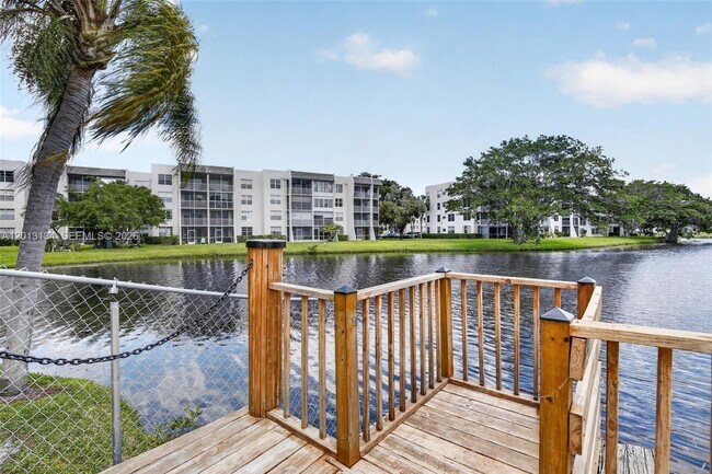 Building Photo - 9330 Lagoon Pl