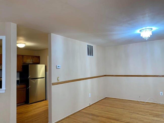 Building Photo - 376 Hampton Pl
