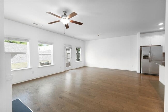 Building Photo - 7095 Gladstone Cir