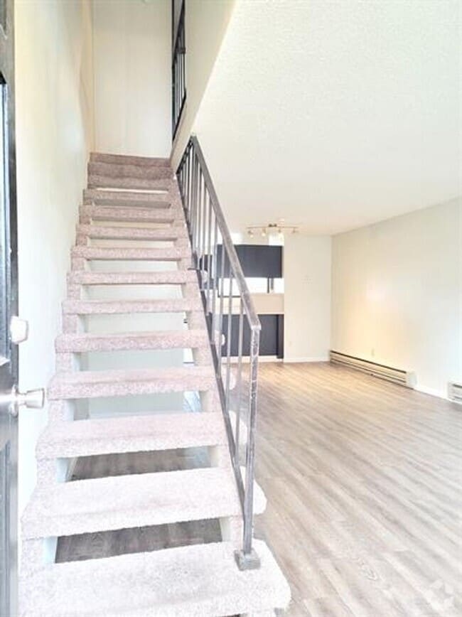Building Photo - Auburn Triplex