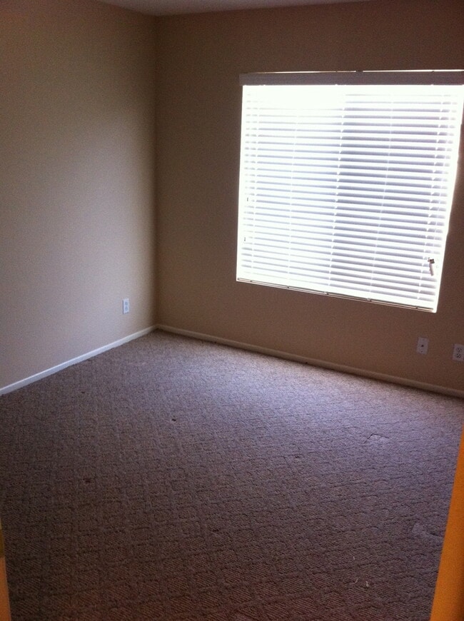 Building Photo - 3 BEDROOM HOME NEAR EAGLE RANCH COMMUNITY OFF TOPAZ RD.