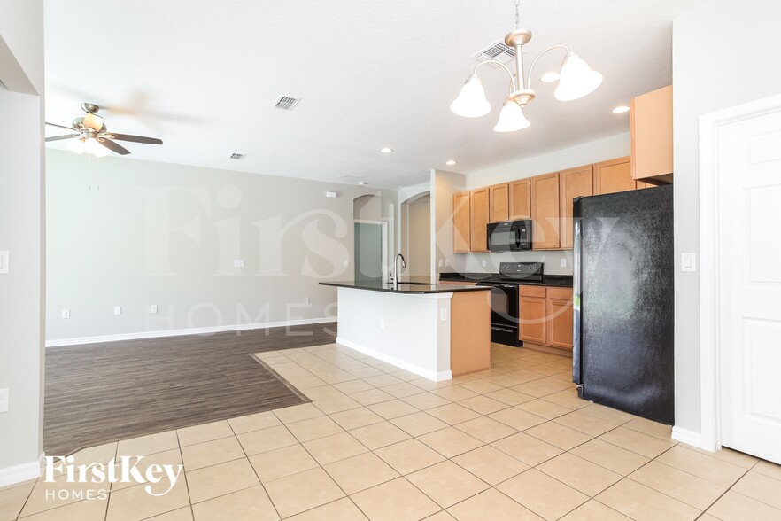 Building Photo - 3000 Lady Mae Ln