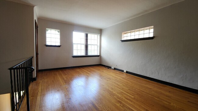 Building Photo - 5112 Jamieson Ave