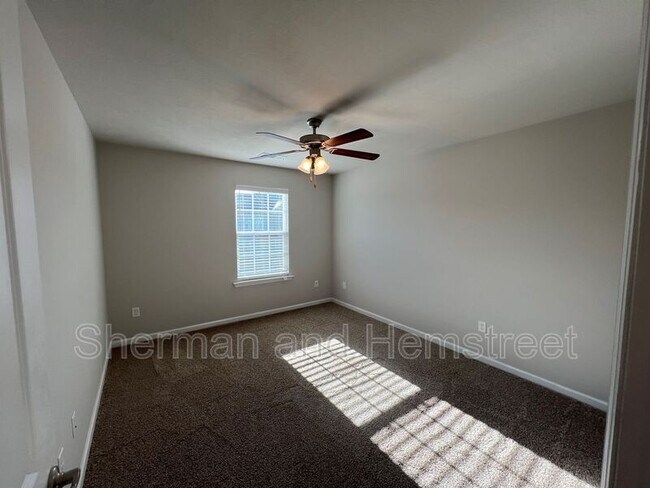 Building Photo - 752 Tarvin Cir