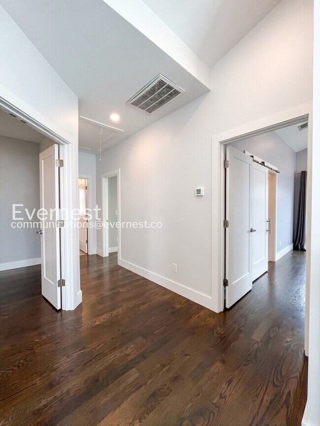 Building Photo - 915 Delmas Ave