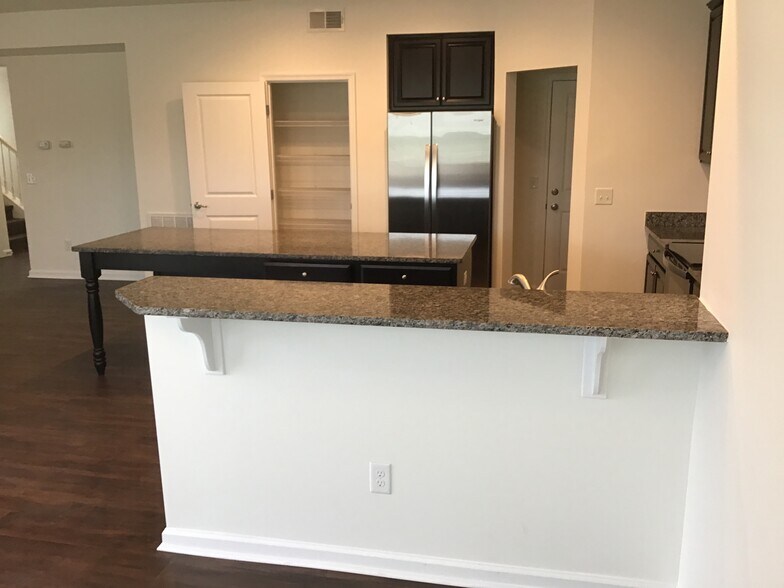 Building Photo - 233 Sandusky Ln