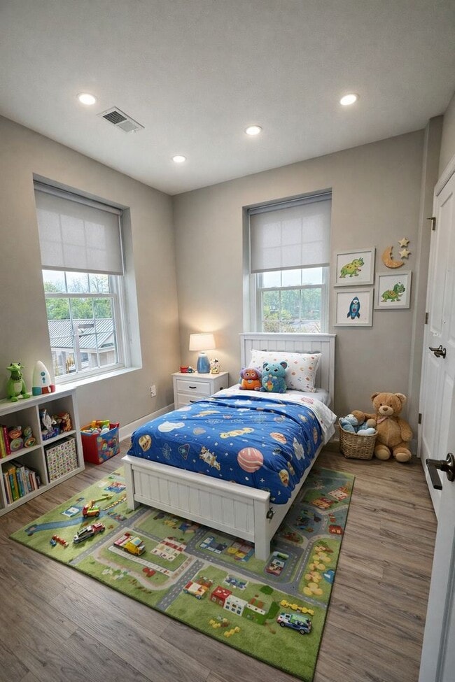 Building Photo - 2BR + Bonus Space in Downtown Somerville