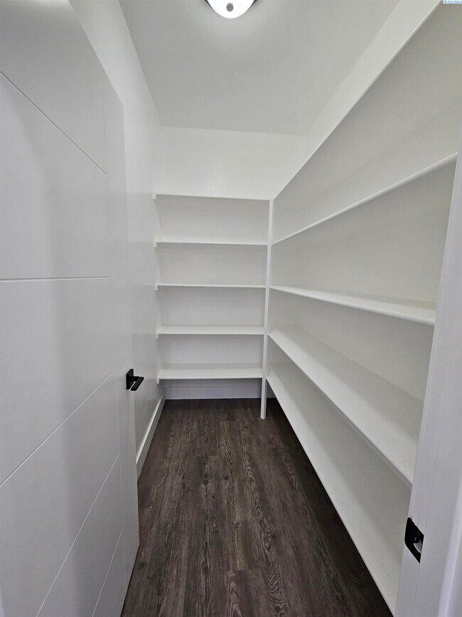 Building Photo - Rambler/Basement with Territorial Views