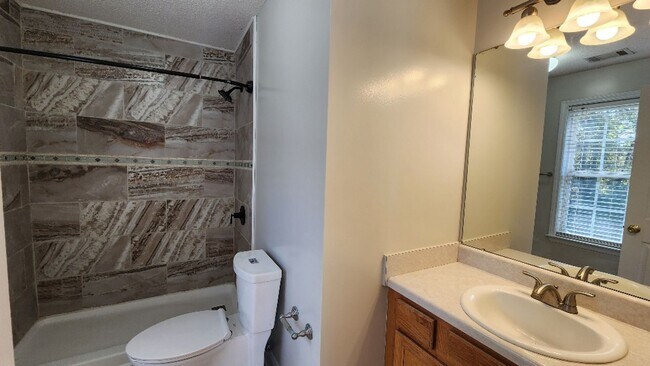 Building Photo - $500 off the first month