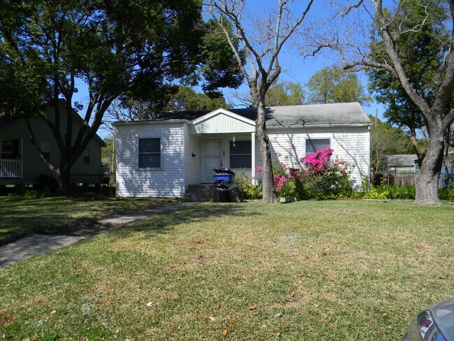 Primary Photo - 806 17th Ave N