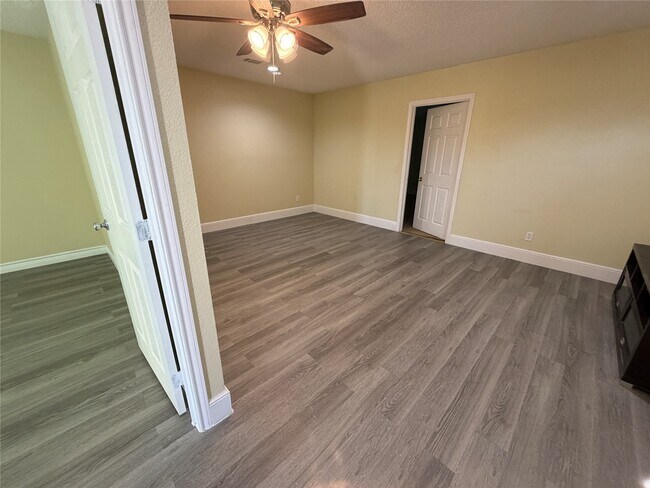 Building Photo - 2501 Maple St