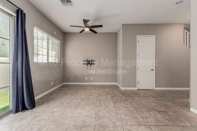 Building Photo - 1367 S Country Club Dr