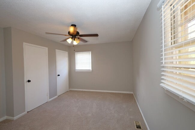 Building Photo - 1104 Kimberly Dr