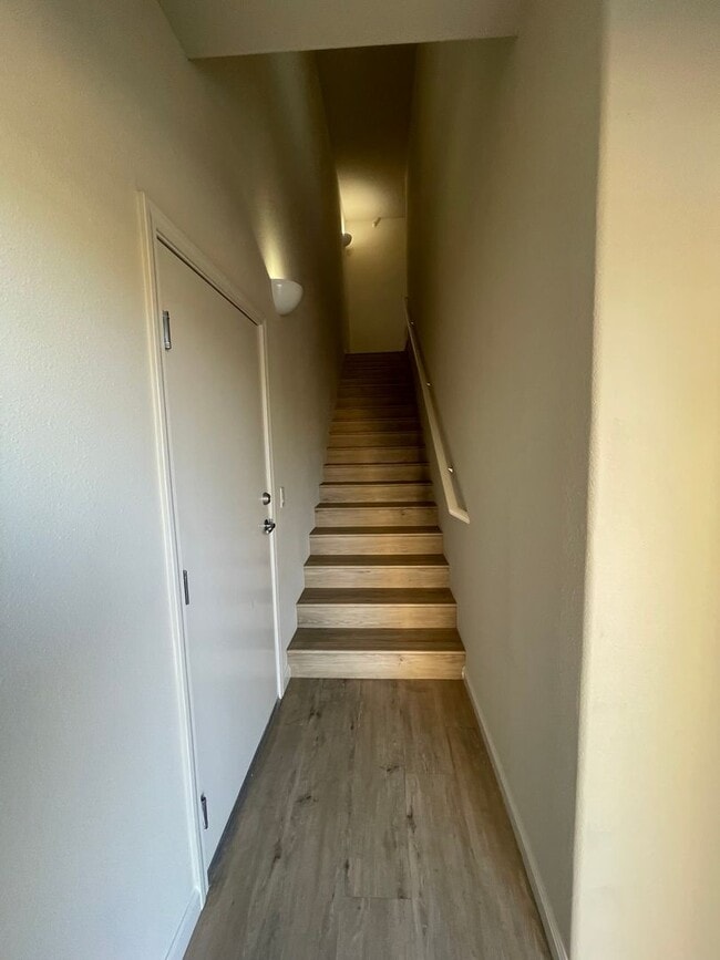 Building Photo - Vessona: Desirable Gated Community: 2bdrm 2bath with Loft!