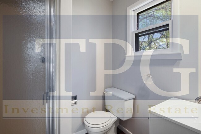 Building Photo - Newly Renovated, Pet Friendly Home in KCMO!