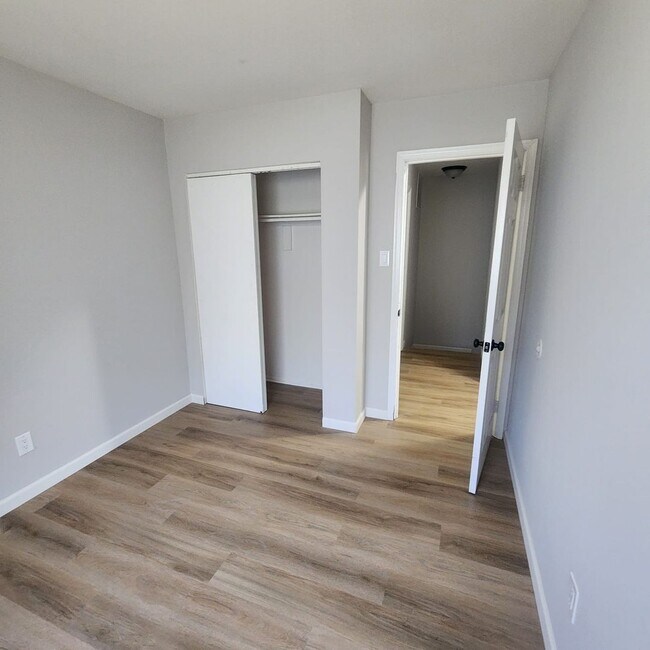 Building Photo - Spacious 3 Bedroom house for Rent !!!