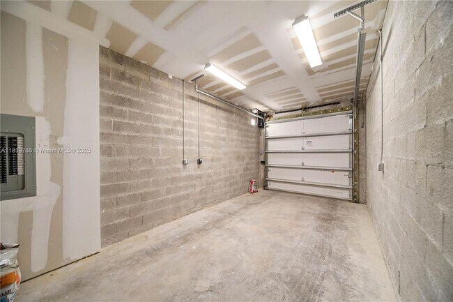 Building Photo - 3435 NW 9th Ct