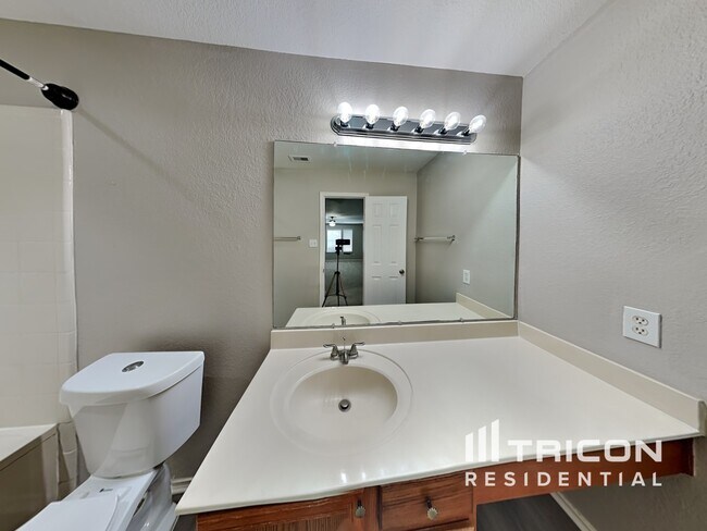Building Photo - 5926 Ironmill Creek