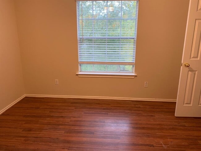 Building Photo - 42 Blue Creek Pl