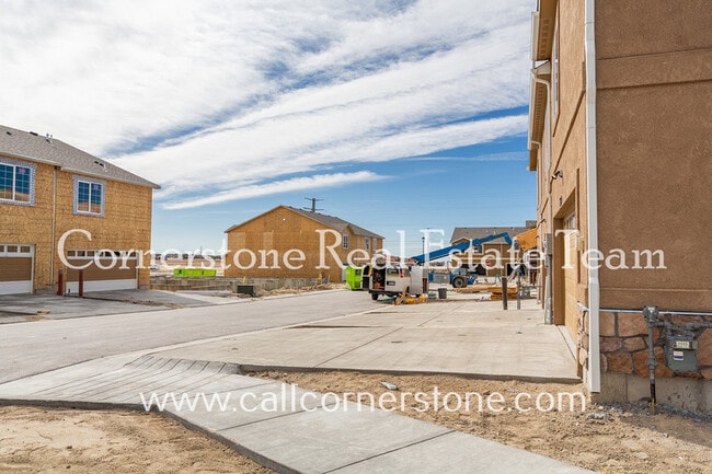 Building Photo - 7694 Pitch Pine Vw