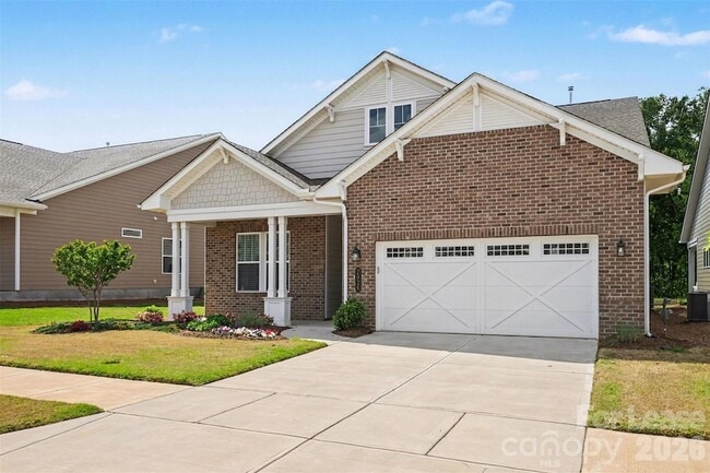Building Photo - 2026 Lake Como Dr