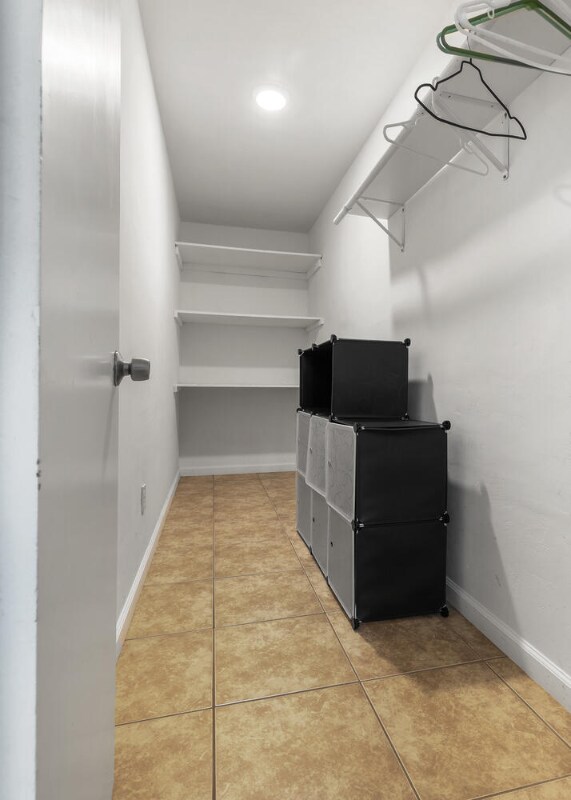 Building Photo - 718 N Floral St