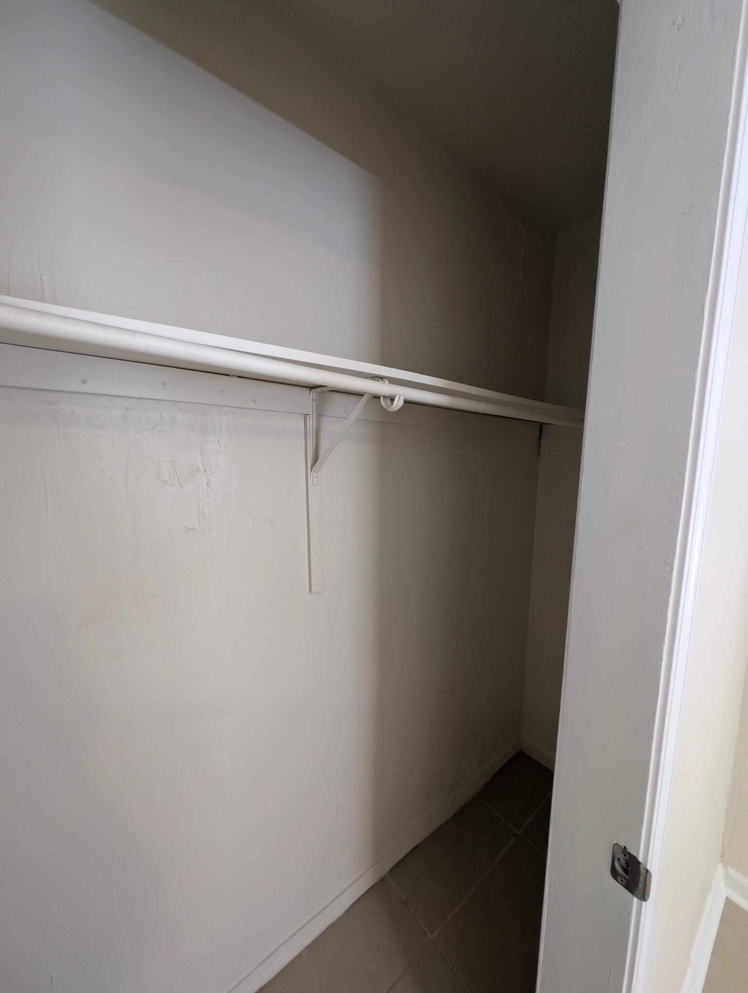 Building Photo - 717 S Midwest Blvd