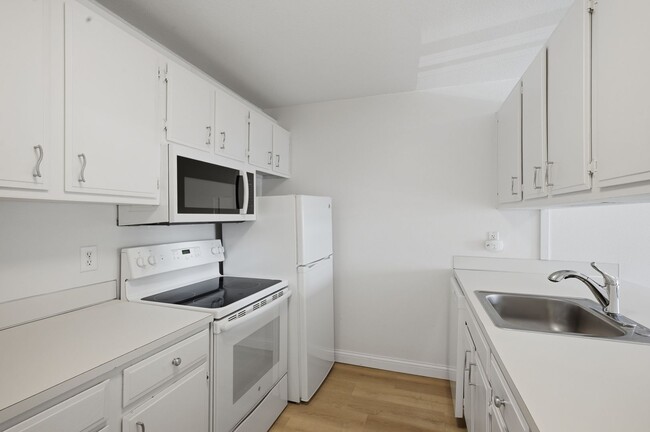 Building Photo - Mercer Island Condo with Reserved Parking & In-Unit Laundry!