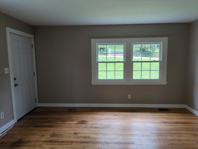 Building Photo - 3415 Hartford Dr