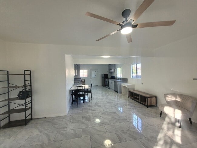 Building Photo - 10138 Arleta Ave