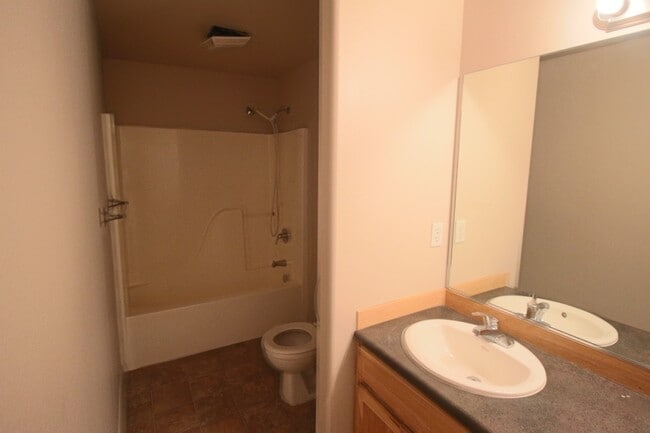 Building Photo - $500 OFF First Month Rent | 12 Month Lease | Huntington Meadows