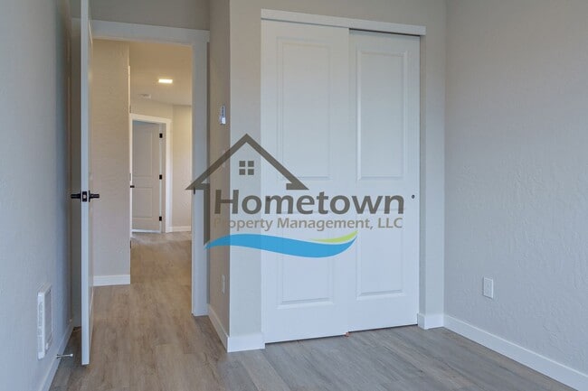 Building Photo - 3 Bedroom Home with 1.5 Bathrooms and an A...
