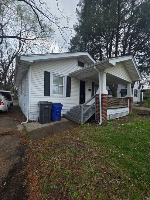 Building Photo - 2457 E Garfield Ave